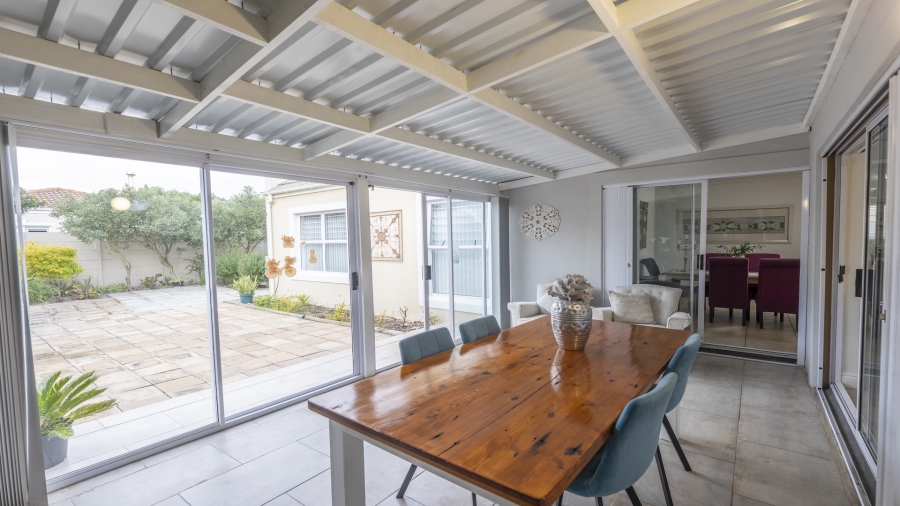 3 Bedroom Property for Sale in Sunningdale Western Cape